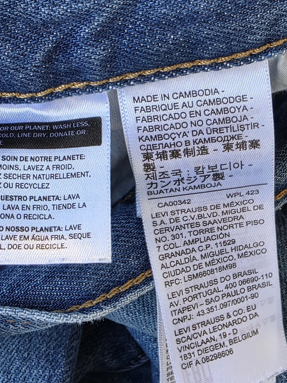 Levi’s High Waisted Straight Jeans Distressed W28